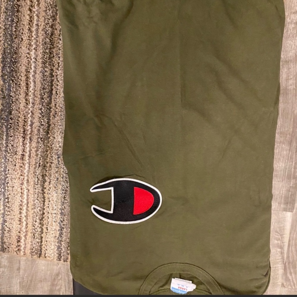 Men’s champion graphic tee
